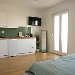 Kiki's Sea View Apartment