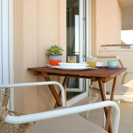 Kiki's Sea View Apartmán